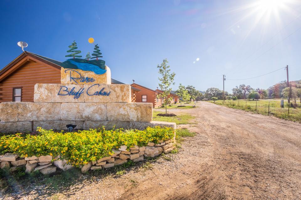 River Bluff Cabins Rio Frio Esterno foto