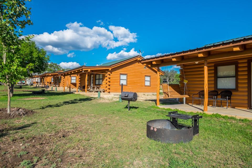 River Bluff Cabins Rio Frio Esterno foto