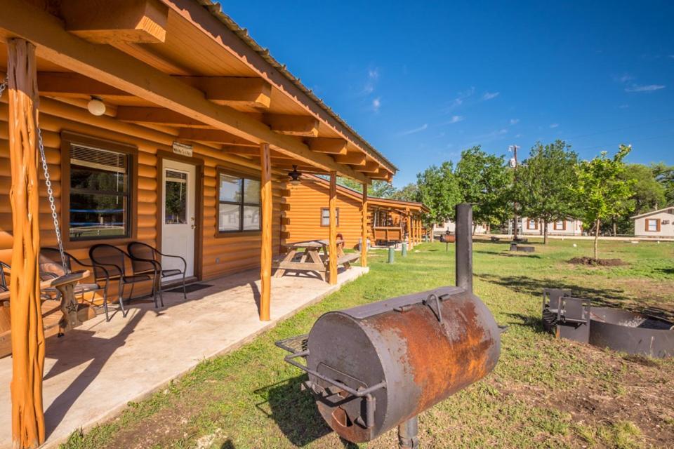 River Bluff Cabins Rio Frio Esterno foto
