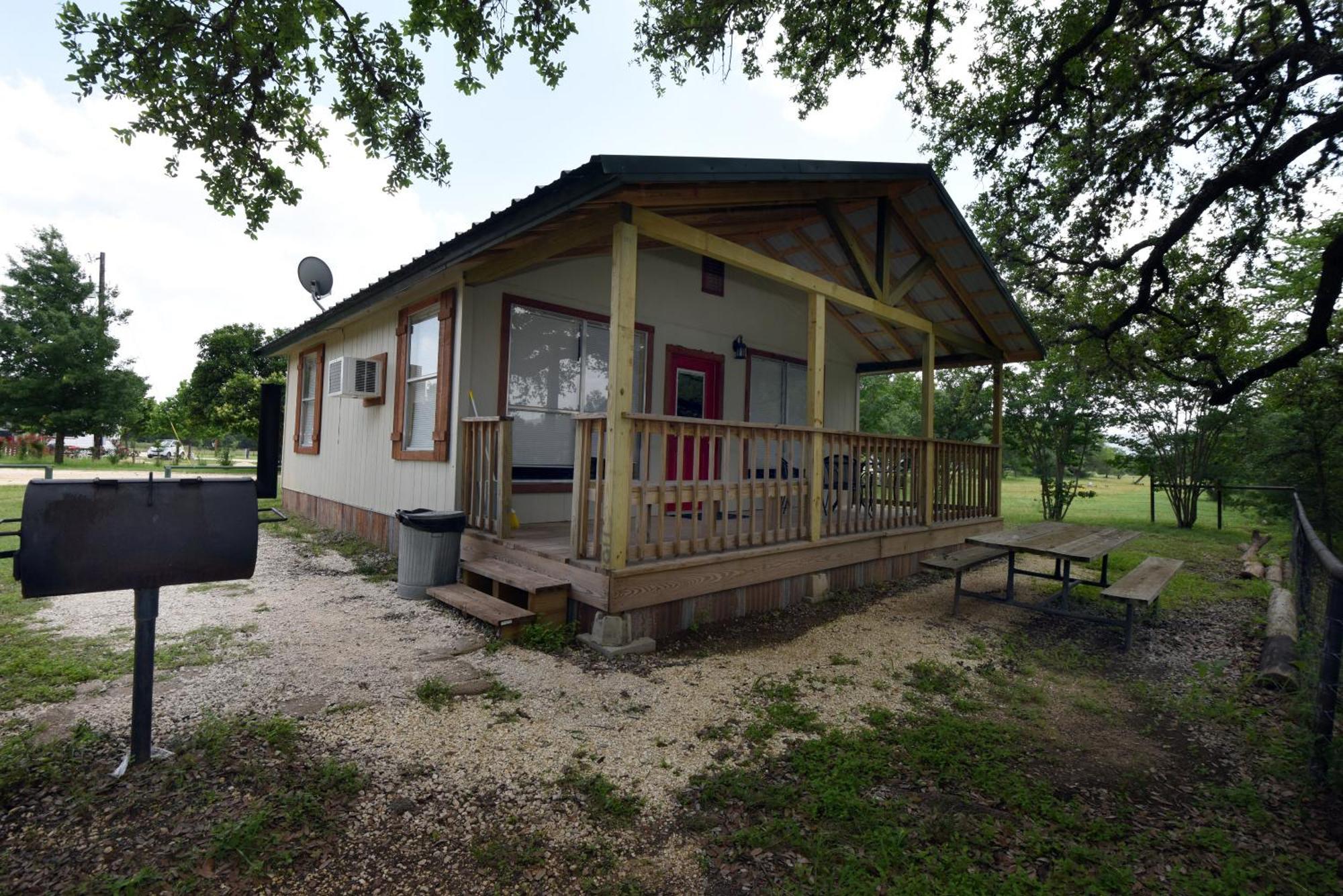 River Bluff Cabins Rio Frio Esterno foto