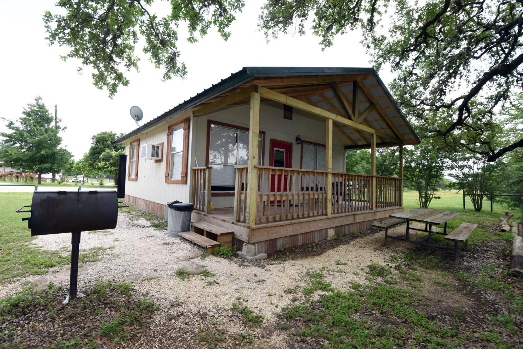 River Bluff Cabins Rio Frio Esterno foto