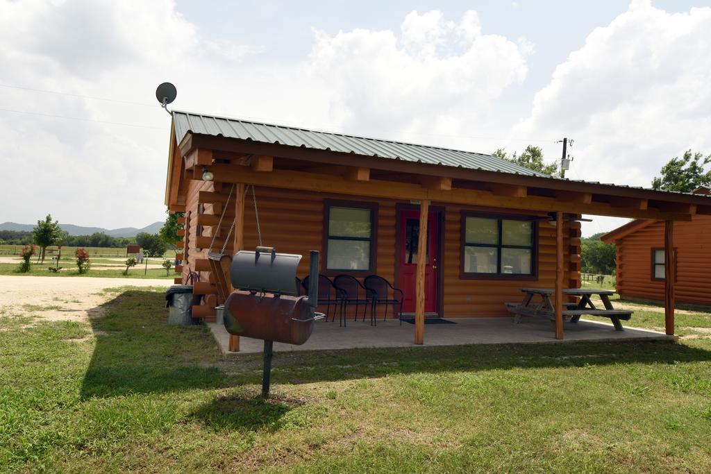River Bluff Cabins Rio Frio Esterno foto