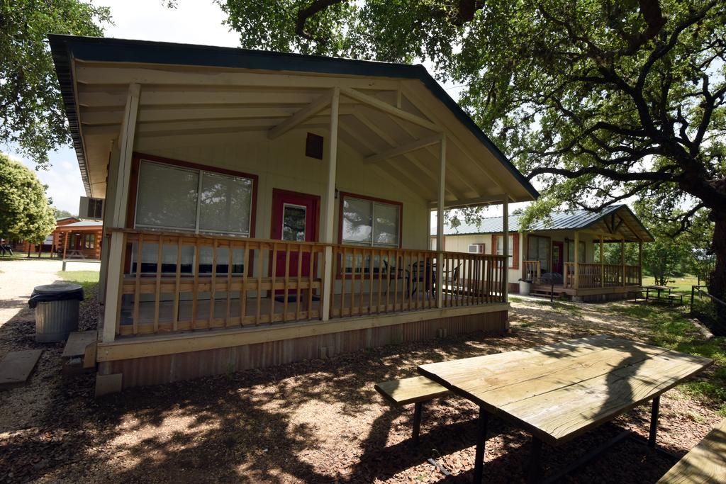 River Bluff Cabins Rio Frio Esterno foto