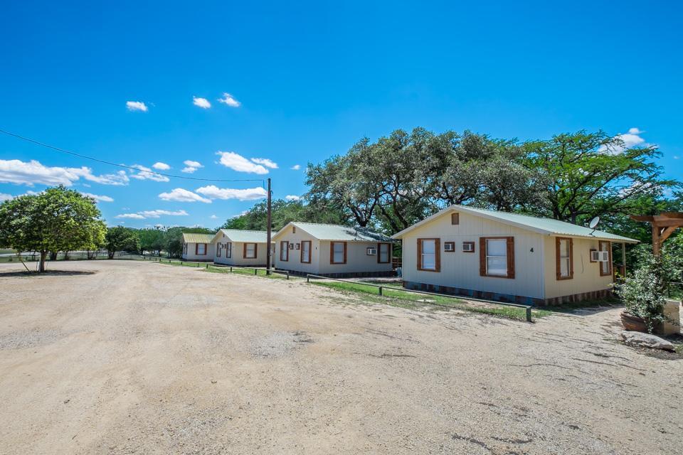 River Bluff Cabins Rio Frio Esterno foto