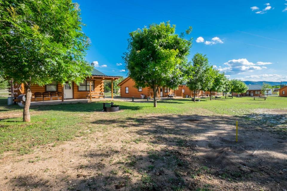 River Bluff Cabins Rio Frio Esterno foto